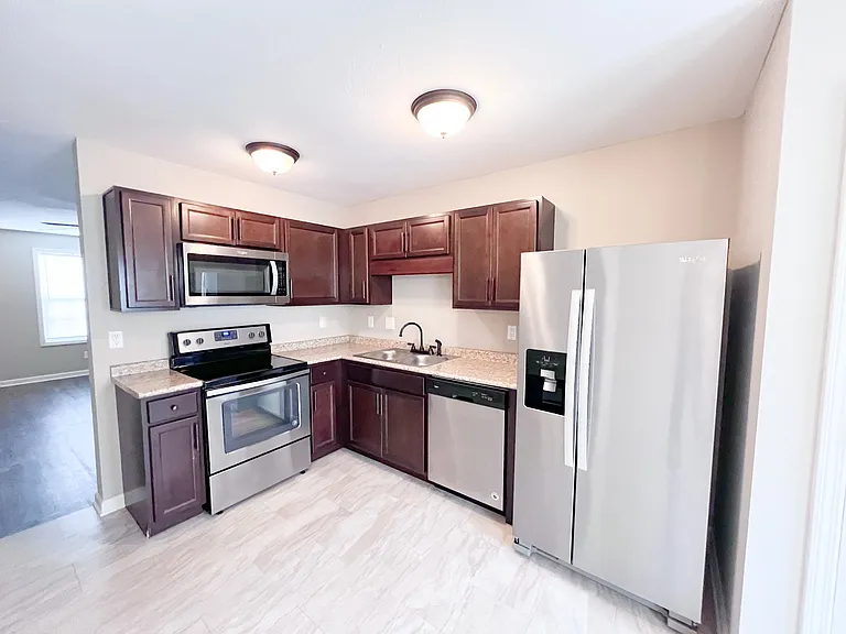 305 Rowand Ct #4 — Photo 4
