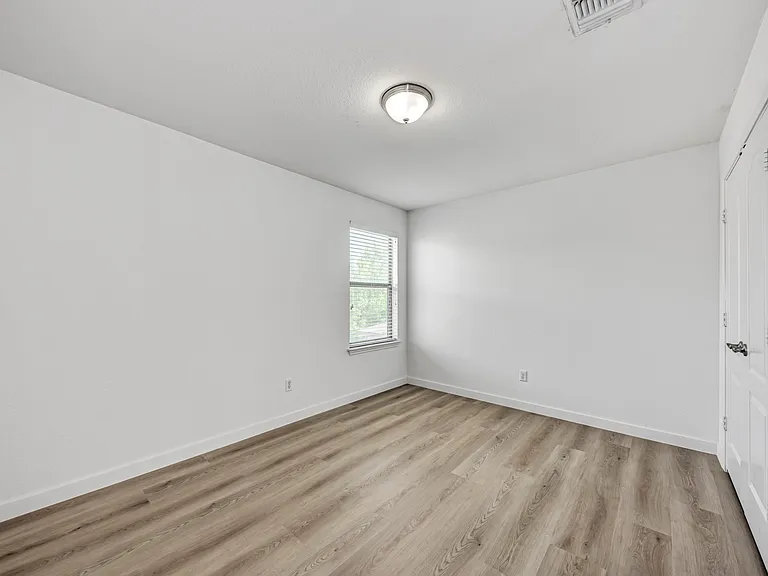 9012 Edmundsbury Dr — Photo 27
