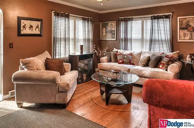 4906 Grand Ave — Photo 3