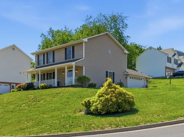 1623 Bush Farm Dr, Vinton, VA 24179