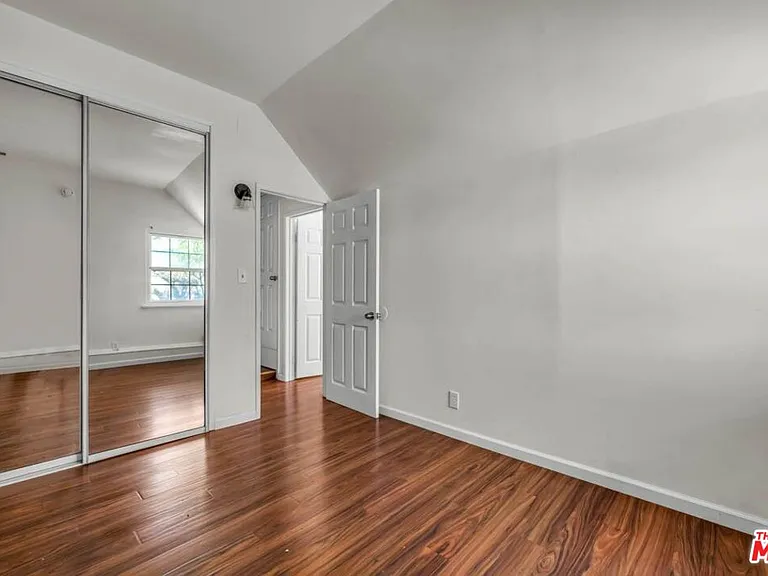 7318 W 88th St — Photo 16