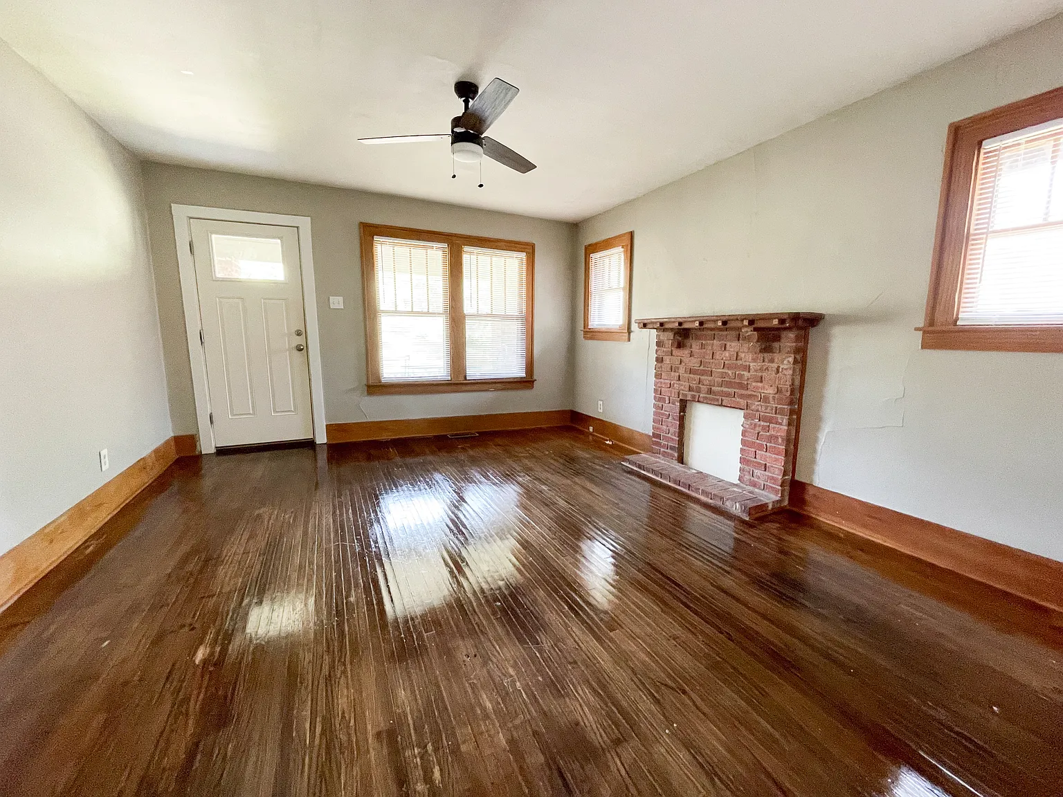 4 bed, 2010 sqft, $3,000 — Photo 2