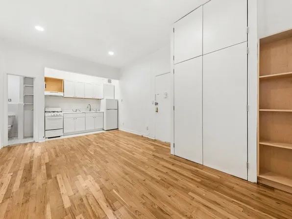 330 West 85th Street image 1 of 7