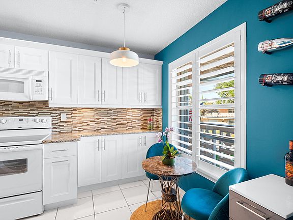 5th image of 1540 NW 18th Avenue #203