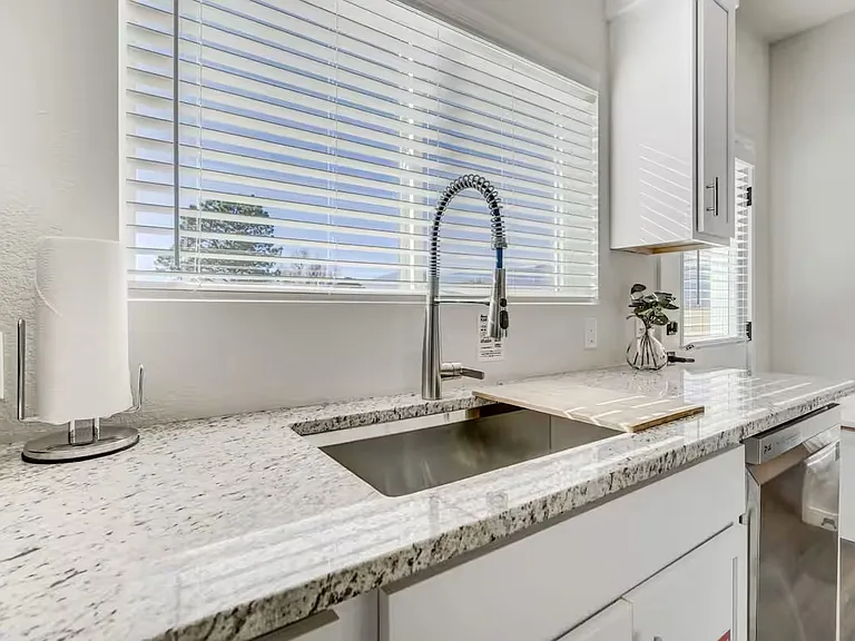 2220 E La Salle St — Photo 8