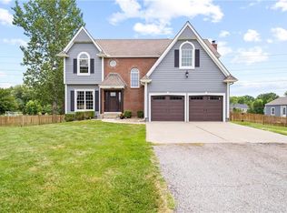 20005 Broadmoor Ln, Stilwell, KS 66085