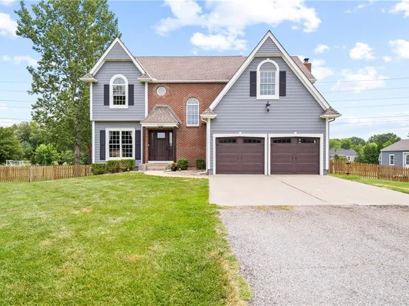 20005 Broadmoor Ln, Stilwell, KS 66085