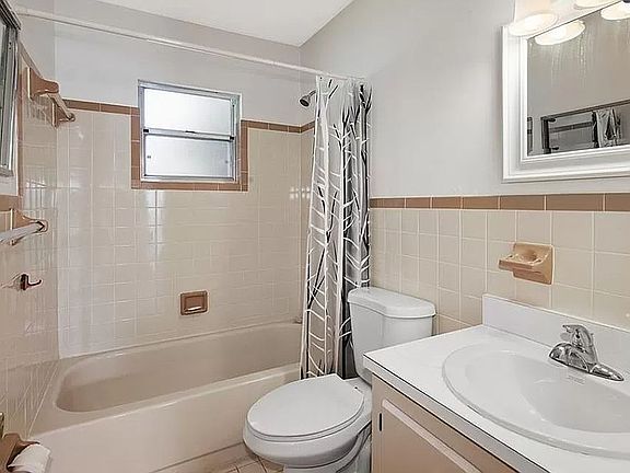 3rd image of 7202 SE 25th Ave #A