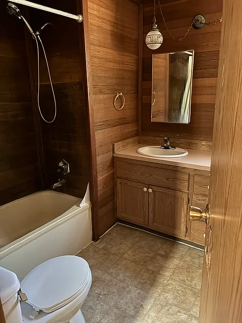 3 bed, 1300 sqft, $2,400 — Photo 4