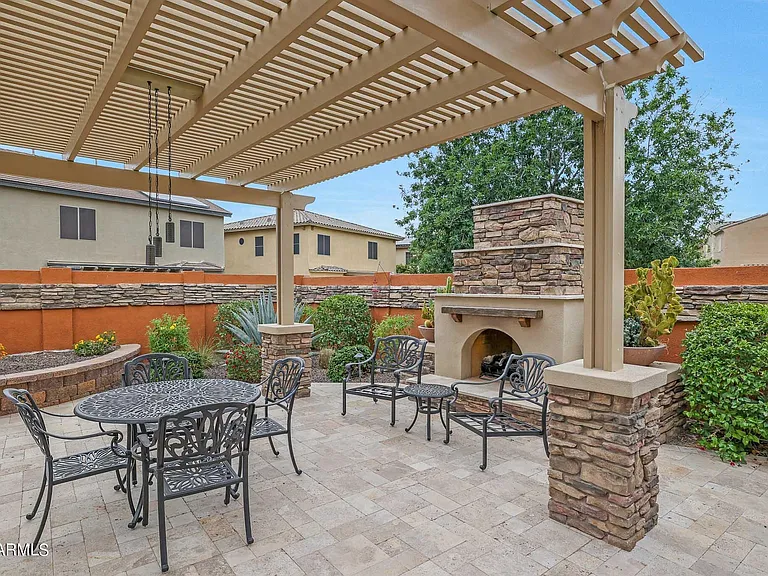 15941 W Mauna Loa Ln — Photo 25