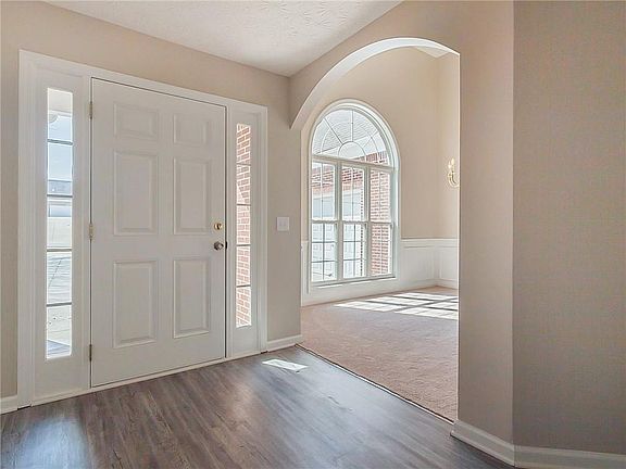 3rd image of 8710 Meadow Glen Ct