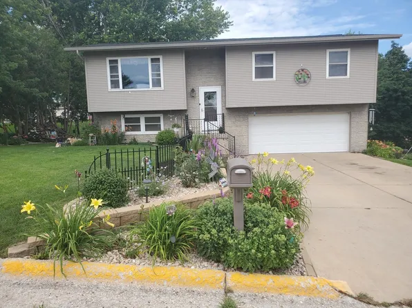 614 W Washington St, Dodgeville, WI 53533
