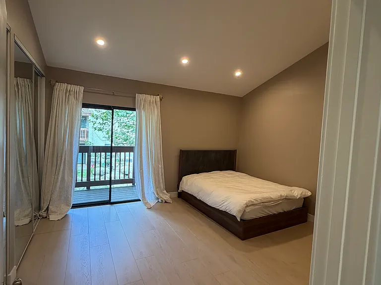 5720 Owensmouth Ave #127 — Photo 10