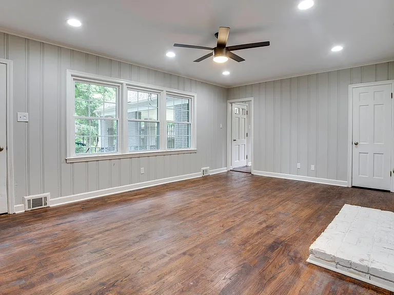 4207 Barfield Rd — Photo 5