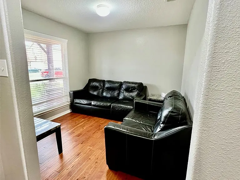 9610 Serenata Ct — Photo 3