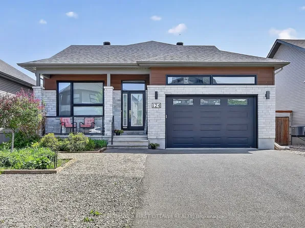 124 Lyon St E, Russell, ON K0A 1W0