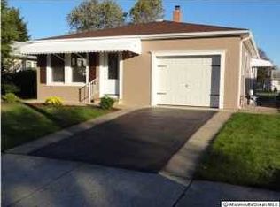 17 Pavilion St, Toms River, NJ 08757