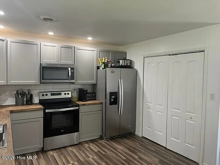 1312 Wolf Swamp Rd — Photo 7