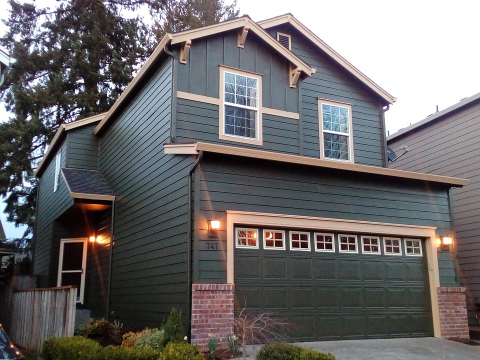 1st image of 747 NW Forest Creek Dr
