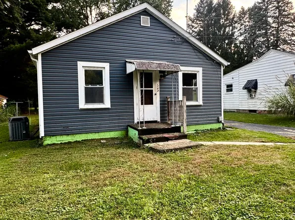 1530 1st St, La Porte, IN 46350