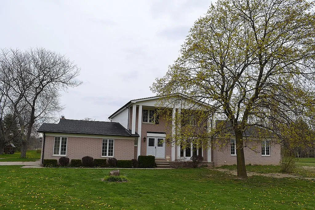 1320 Mackie Rd photo 1