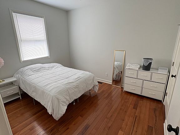 2nd image of 129 Howeland Cir