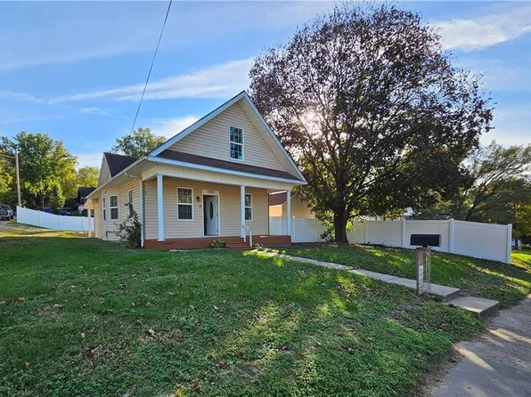 1324 Hickory St, Saint Joseph, MO 64503