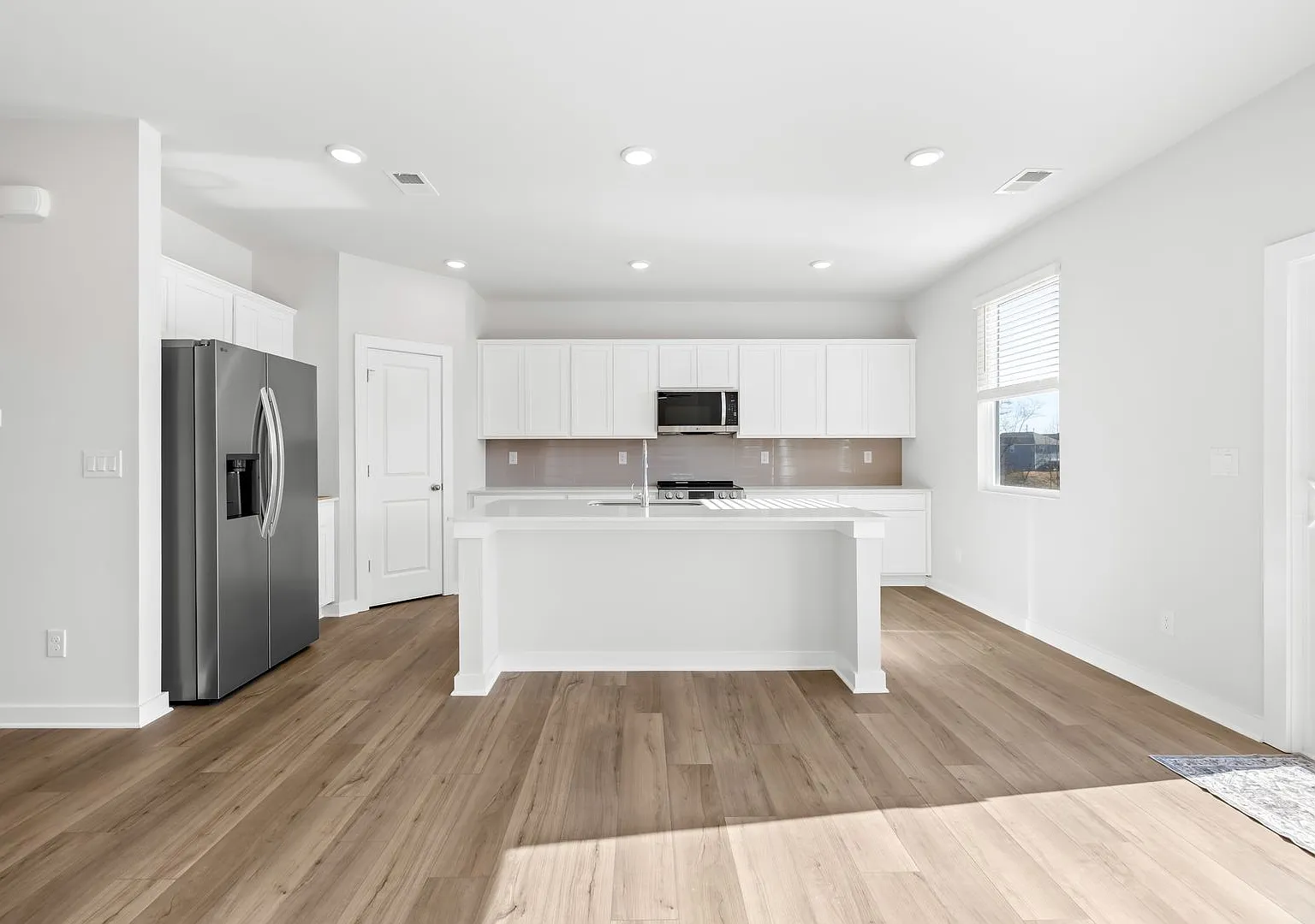 4BR/2.5BA Single Family Home in Blue Sky Meadows — Photo 3