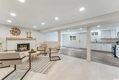 1548 E Kings Row Dr #2 — Photo 3