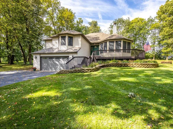 355 Corkhill Ct, Davis, IL 61019