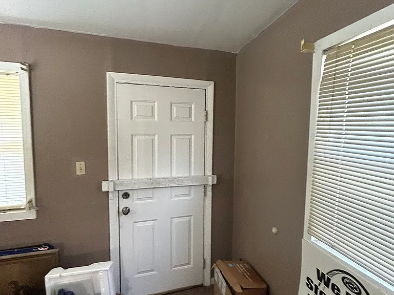 4890 Margaretta Ave — Photo 34