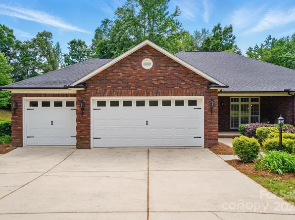 4860 Sherborne Dr, Harrisburg, NC 28075