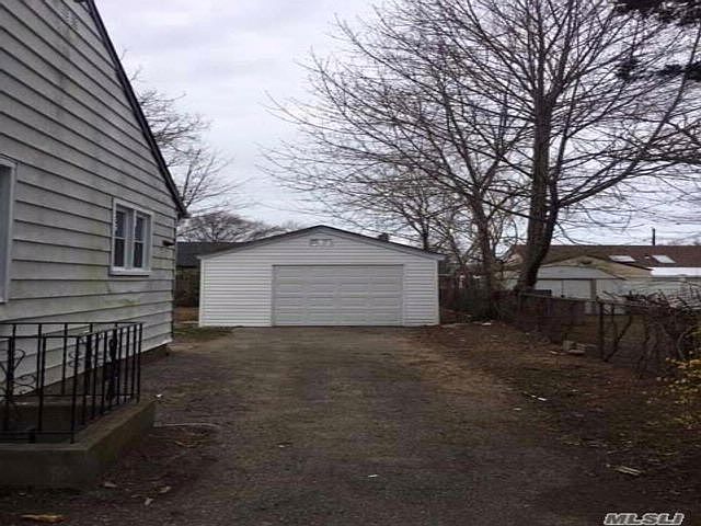 2nd image of 111 Cumberbach St