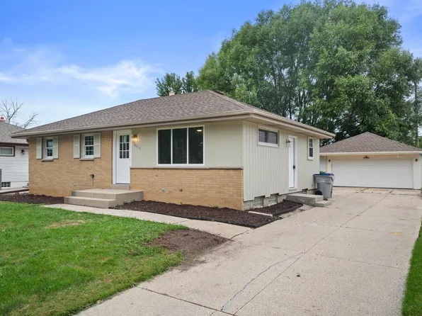 8034 W Tesch AVENUE, Milwaukee, WI 53220