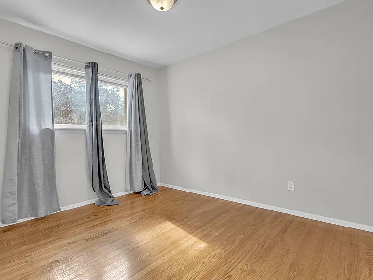 23520 Brandywynne St — Photo 17