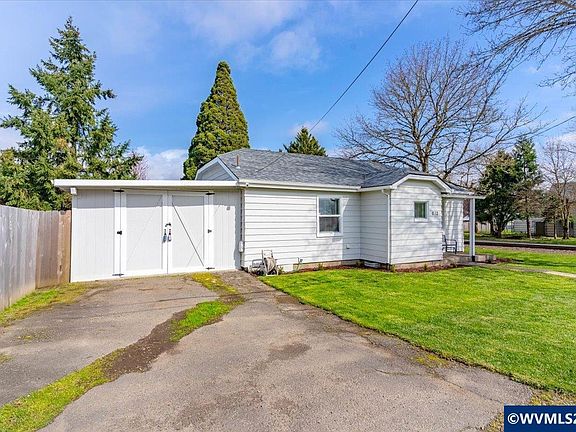 2nd image of 212 Picture St