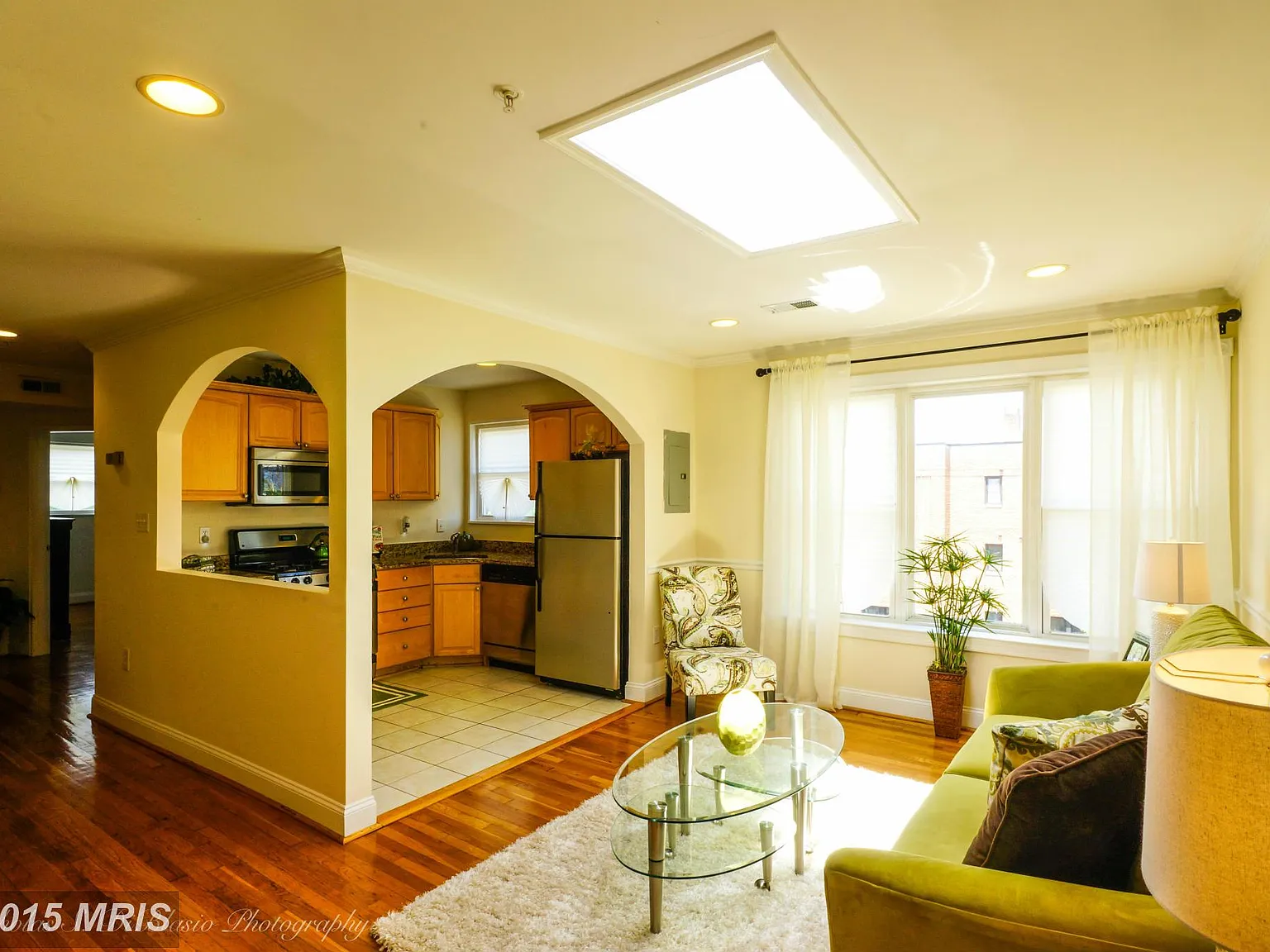 2 bed, 750 sqft, $2,300 — Photo 1