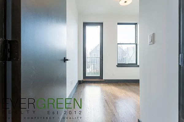 Rented by Evergreen Apartments BK | media 9