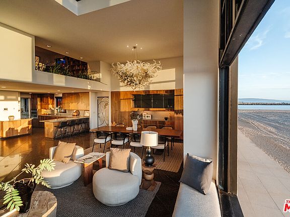 2nd image of 4 Yawl St