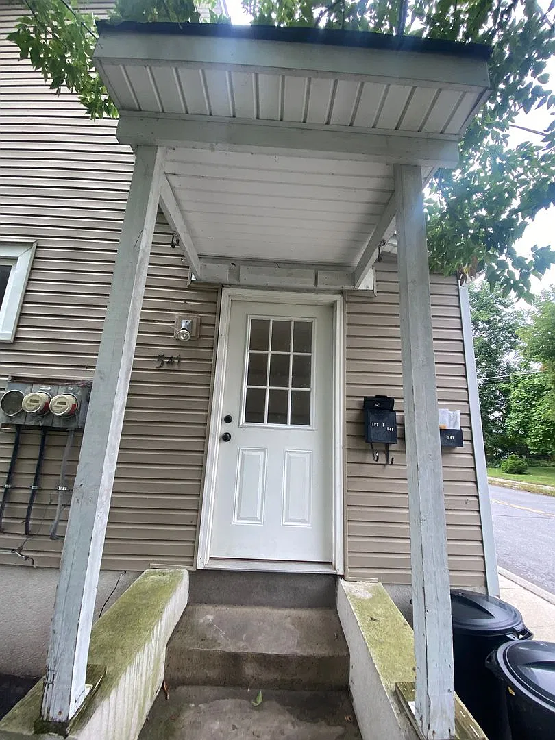 541 West End Ave — Photo 2