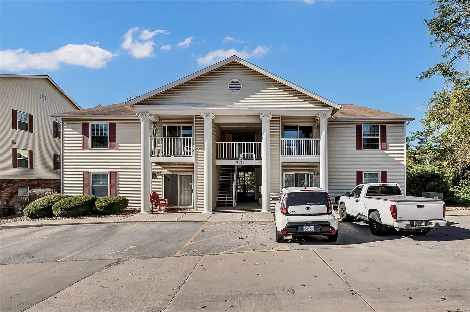 3129 Edwards Pl APT 303 photo 1