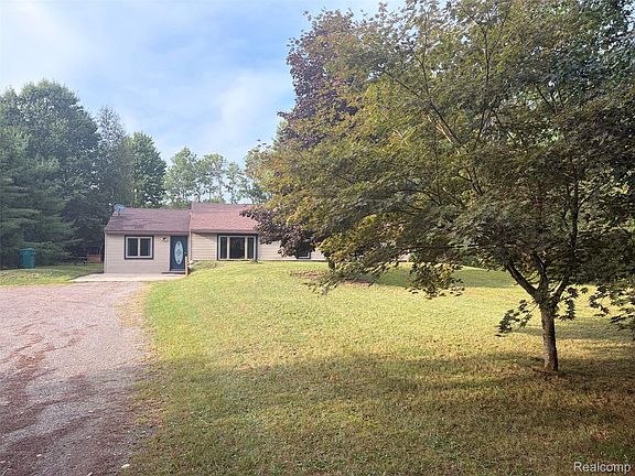2nd image of 1452 W Isabella Rd