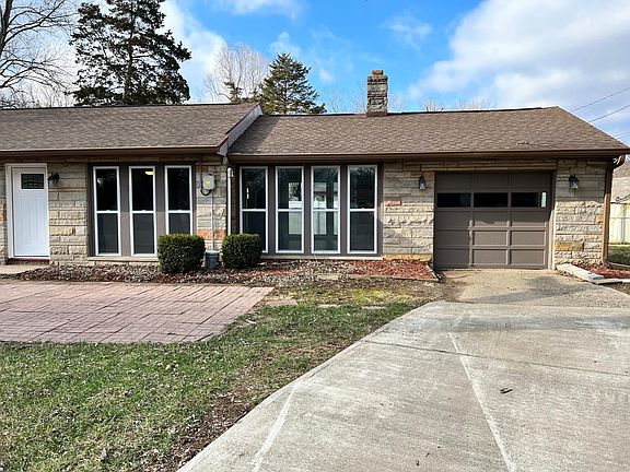 3rd image of 1816 Randall Ct