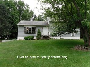 28 McNamara Dr, Campbell Hall, NY 10916