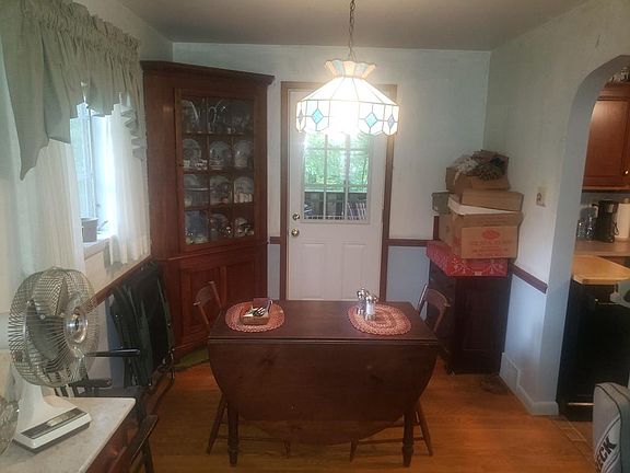 4th image of 25 Fisher Ave