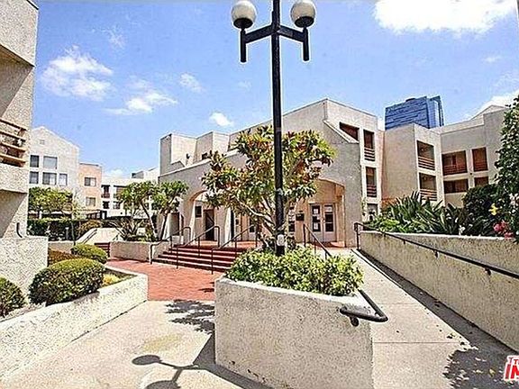 2nd image of 1118 Valencia St APT 324