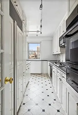 Sold by Corcoran | media 7