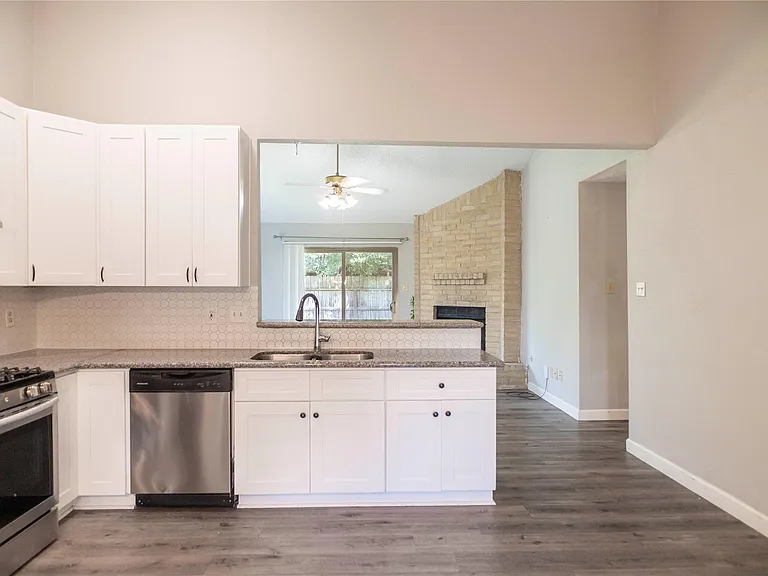 17003 Enchanted Cir W — Photo 8