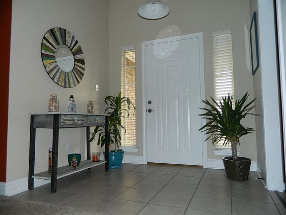 3rd image of 124 Diane Ln