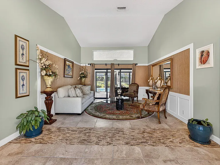 168 Thornton Dr — Photo 7